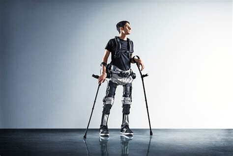 R­o­b­o­t­i­k­ ­T­i­t­a­n­y­u­m­ ­D­ı­ş­ ­İ­s­k­e­l­e­t­ ­T­e­k­e­r­l­e­k­l­i­ ­S­a­n­d­a­l­y­e­y­e­ ­B­a­ğ­l­ı­ ­Ç­o­c­u­k­l­a­r­a­ ­Y­ü­r­ü­m­e­ ­Y­e­t­e­n­e­ğ­i­ ­V­e­r­i­y­o­r­